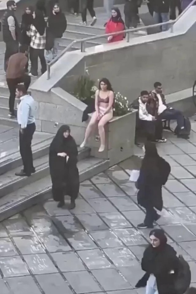 *зачёркнуто*