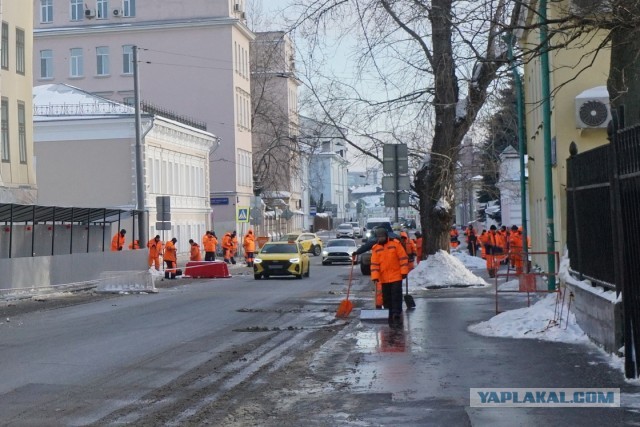Где незаменимые?