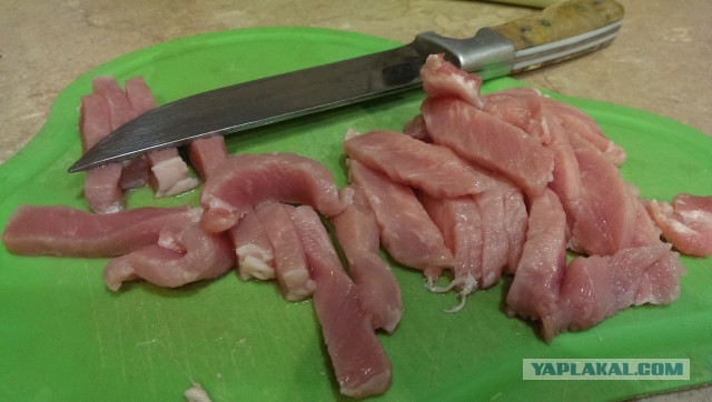 Драники в горшочках с мясом и грибами.