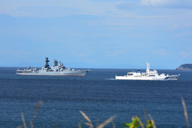 Отряд кораблей ТОФ ВМФ России на военно-морской базе Морских сил самообороны Японии в Майдзуру