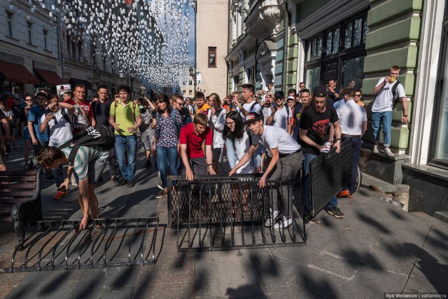 Фоторепортаж: Столкновения с ОМОНом и задержания в центре Москвы