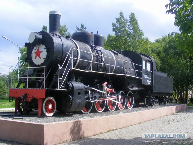 Памятник паровозу