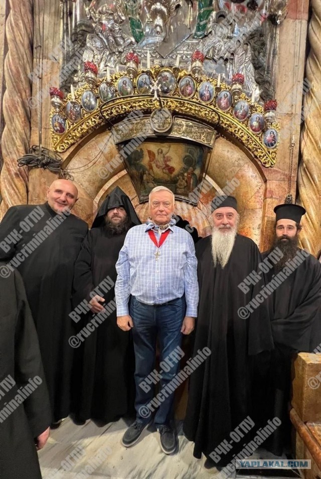 В Иерусалиме в храме Гроба Господня сошел благодатный огонь накануне Пасхи