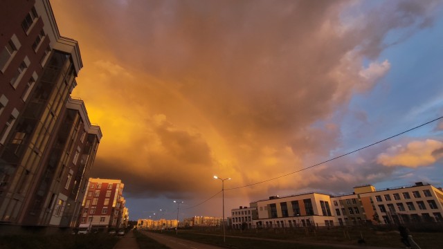 Красивый закат сегодня был