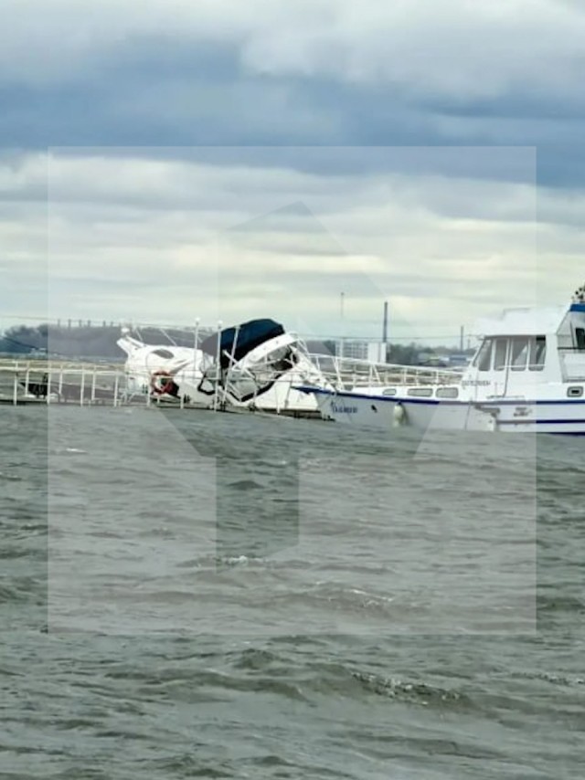 Яхта бывшего депутата Волгоградской городской думы Андрея Анненко затонула возле яхт-клуба в Волгограде