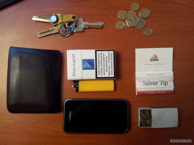 Кто что носит в карманах