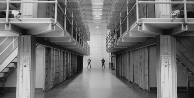 В Британии семья мигрантов недовольна предоставленным им 5-комнатным домом