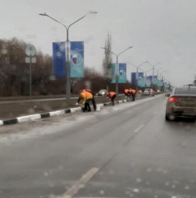 Перед приездом Путина в Омске помыли дороги и превратили их в ледяной каток