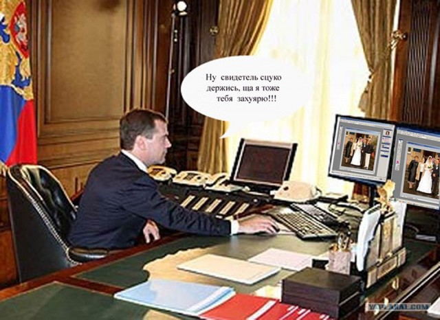 Фотожаба: А что на обоях у Медведева?
