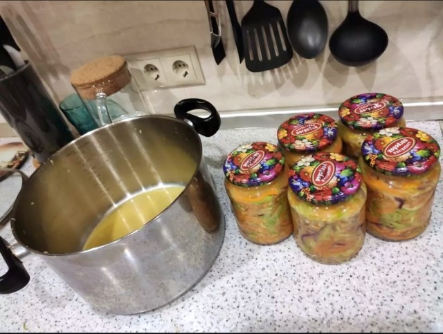 Салат из маринованных кабачков и моркови на зиму