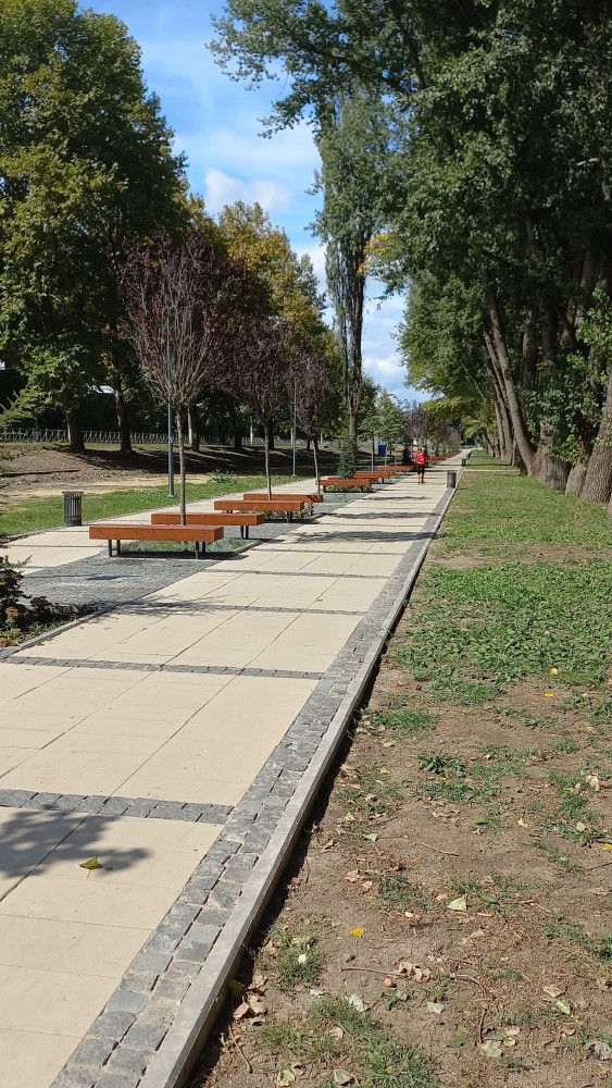Очень яркая действительность и агитка
