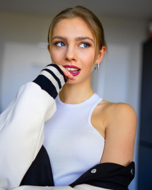 Милые дамы на Понедельник
