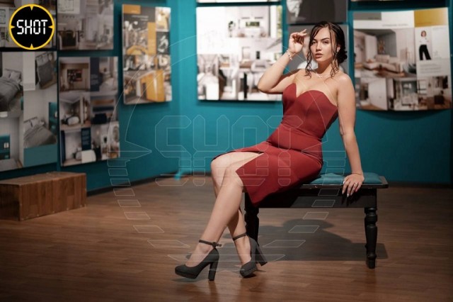 Учительницу пристыдили за "развратные" фото в Тюменской области. Но девушка не расстроилась и написала заяву на увольнение