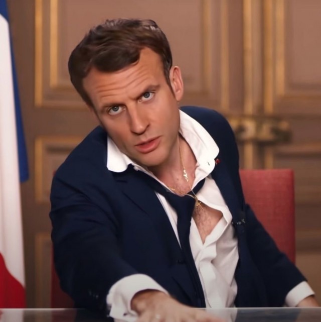 Макрон, после разрешения ударов, обратился к Путину