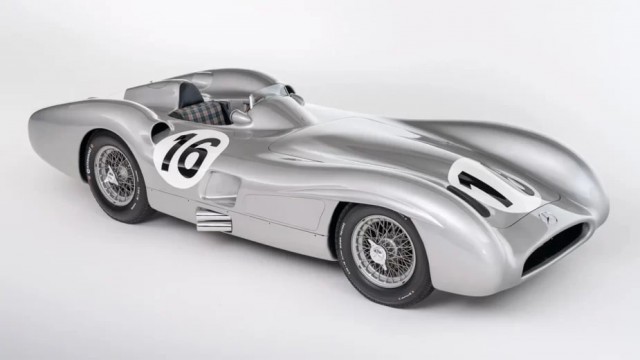 Гоночный Mercedes-Benz 1954 года выпуска продан на аукционе за рекордные 51,2 млн евро