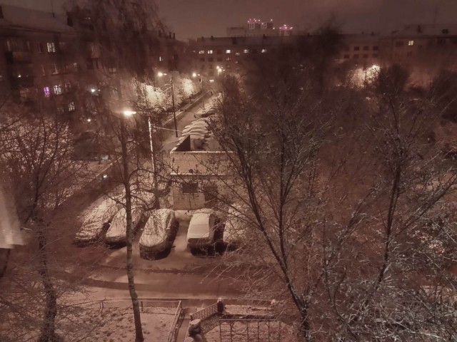 А у нас, апрельский снег!