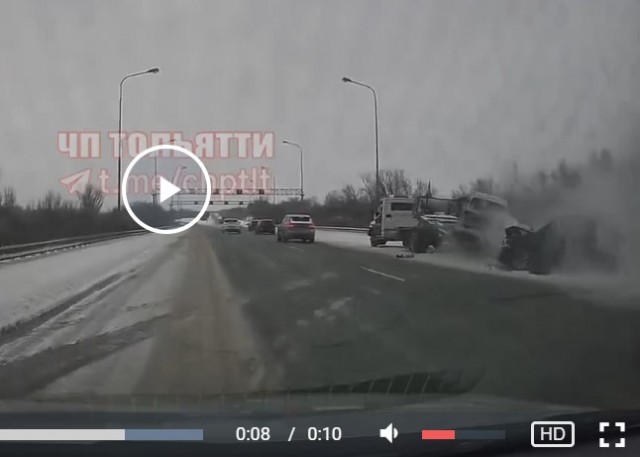 Помог  на эвакуатор загрузить машину