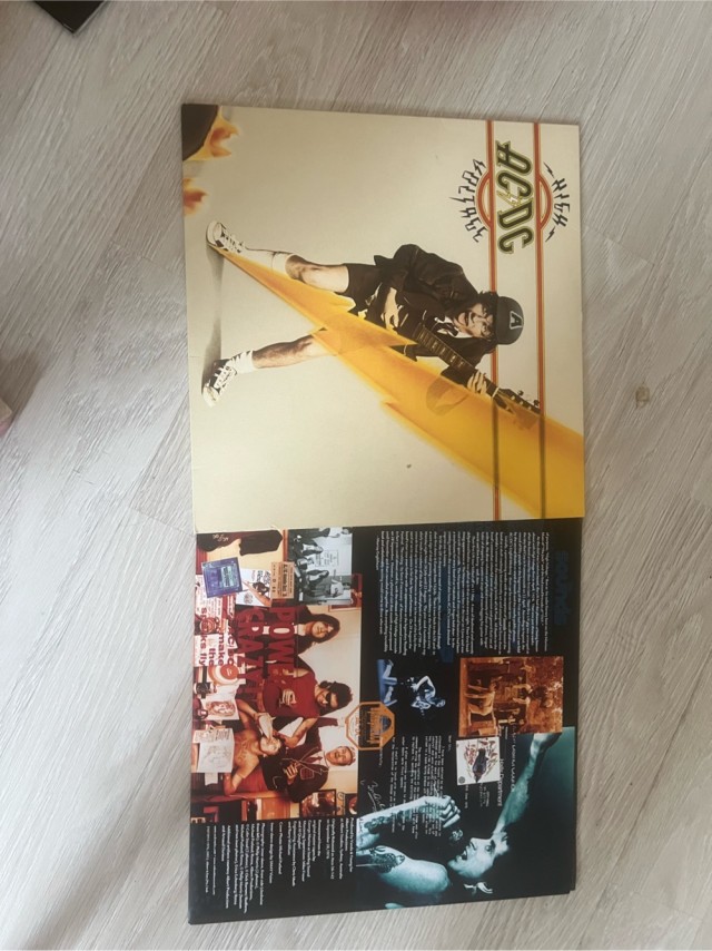 Музыка и музыканты:  AC/DC - T.N.T.