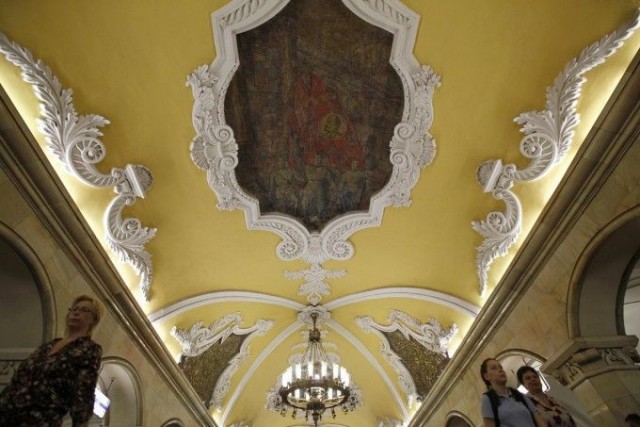 Иностранная туристка в Московском метро