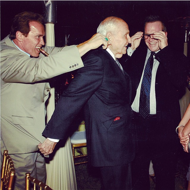 Сфоткайся с Арни.