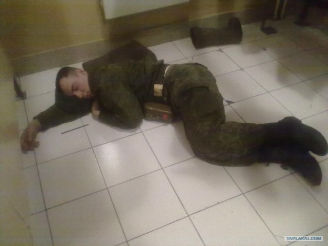 Russian Army - солдаты могут спать везде!