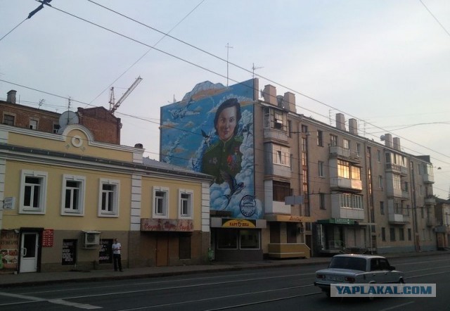 Граффити стрит-арт художников HoodGraff в Санкт-Петербурге