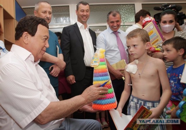 Депутат от «Единой России» устроила фотосессию "понтов" у песочницы, куда привезли песок