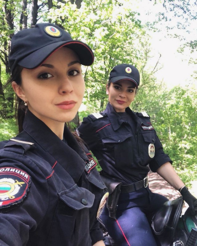 Из-за леса выезжает конная полиция: премьера - не репетиция