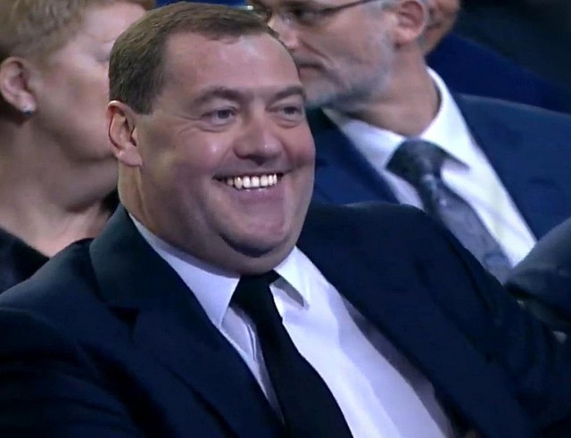 Дмитрий Медведев объявил решительную войну бедности…