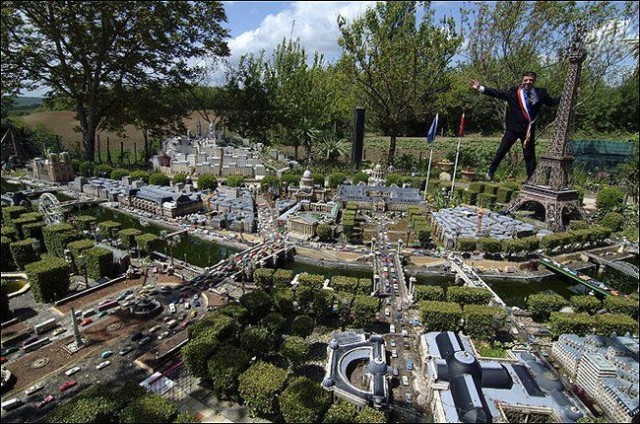 Мини Франция построена за 15 лет.