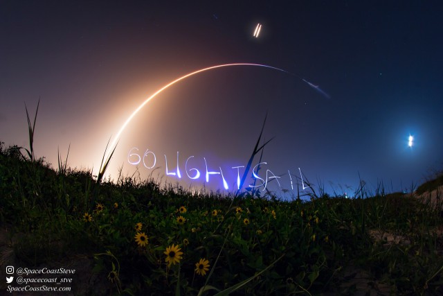 SpaceX успешно запустила Falcon Heavy. При посадке центральный блок потерпел аварию