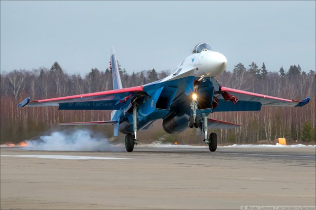 Тренировки "Русских витязей" на новых Су-35С в Кубинке