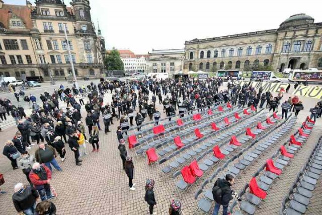 В Германии приготовили тротуары для демонстраций и погромов