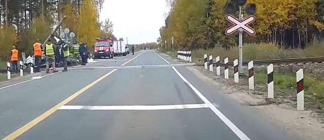 Появилось видео столкновения поезда "Орлан" с Hyundai Getz в Ивановской области, которое произошло 1 октября
