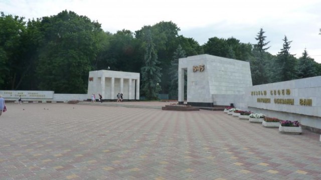 В Госдуме призвали убрать захоронения лидеров СССР с Красной площади