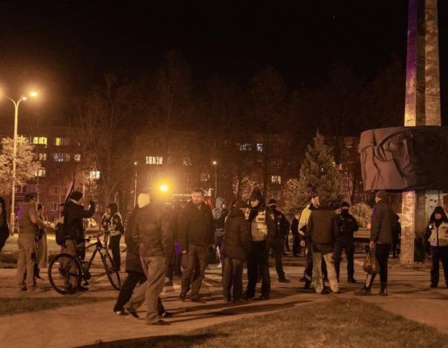 В Латвии демонтировали памятник советским солдатам