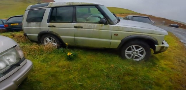 Кладбище Range Rover, спрятанное в сельской местности Уэльса