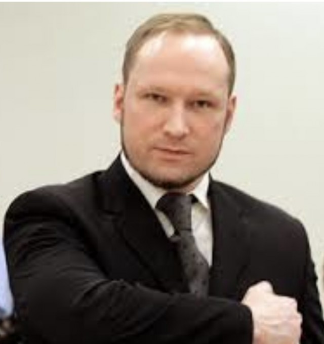 Толпа мигрантов идёт и скандирует «Такбир — Аллаху акбар»