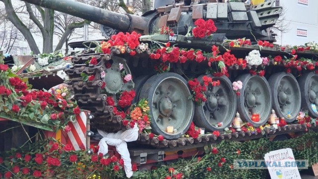 Американец посмотрел на сгоревший Abrams на Поклонной горе и огорчился