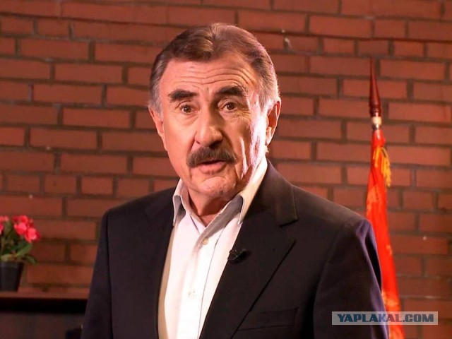 1977 год. Мальчишки в пионерлагере жаловались на странную старуху, а потом...