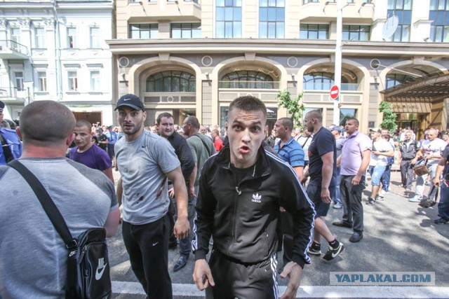 Украина штурмует верховную раду!