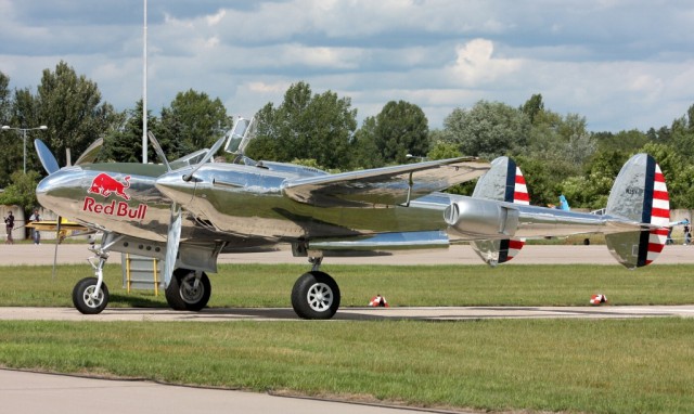 Многоцелевой истребитель P-38 «Lightning»