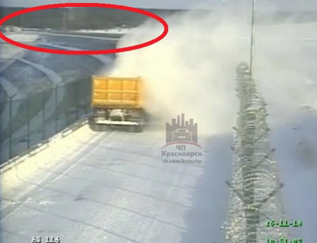 Смертельное ДТП: На Богучанской ГЭС (Красноярский край) грузовик влетел в мини погрузчик