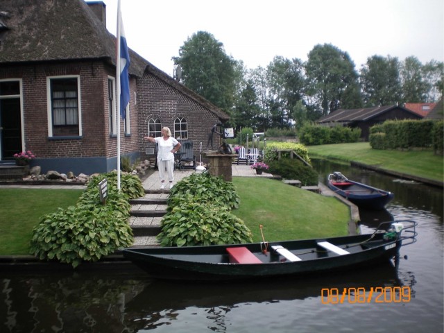 В этой деревне нет привычных дорог