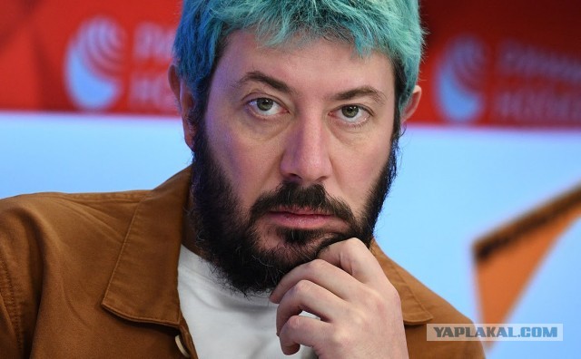 Почему иногда пишут Л.Толстой, а иногда - А.Толстой?