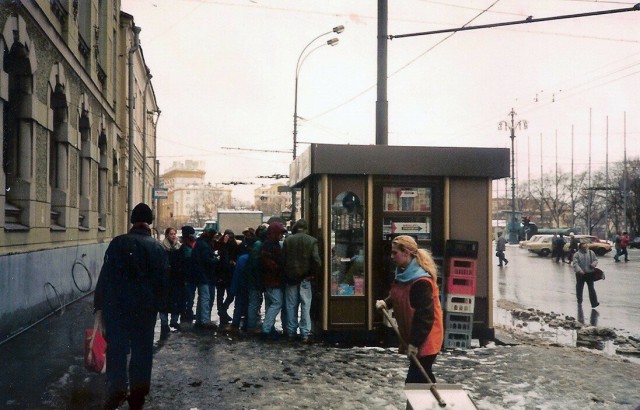 1993 год России в фотографиях: генерал Руцкой, бомбилы и новые русские