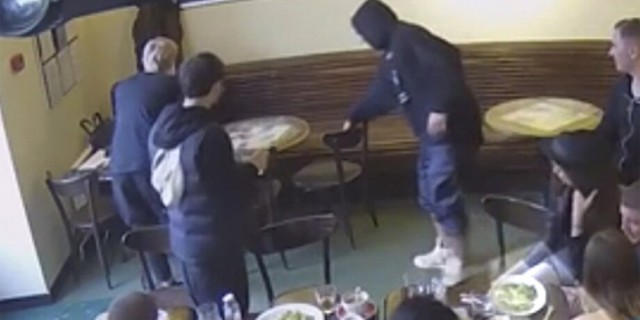Мужики старой закалки против компании подростков