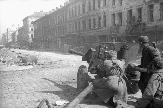 Фотограф Евгений Халдей