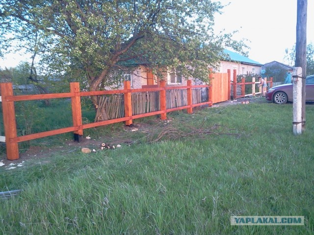 Забор в деревне
