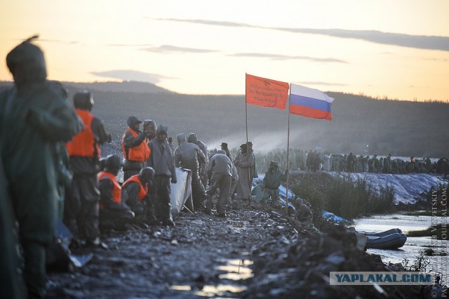 Всё, вода уходит! А вместе с нею печаль, разруха..
